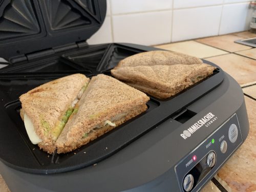 ROMMELSBACHER Sam 1800 Sandwichmaker nach 3 Minuten Toastzeit