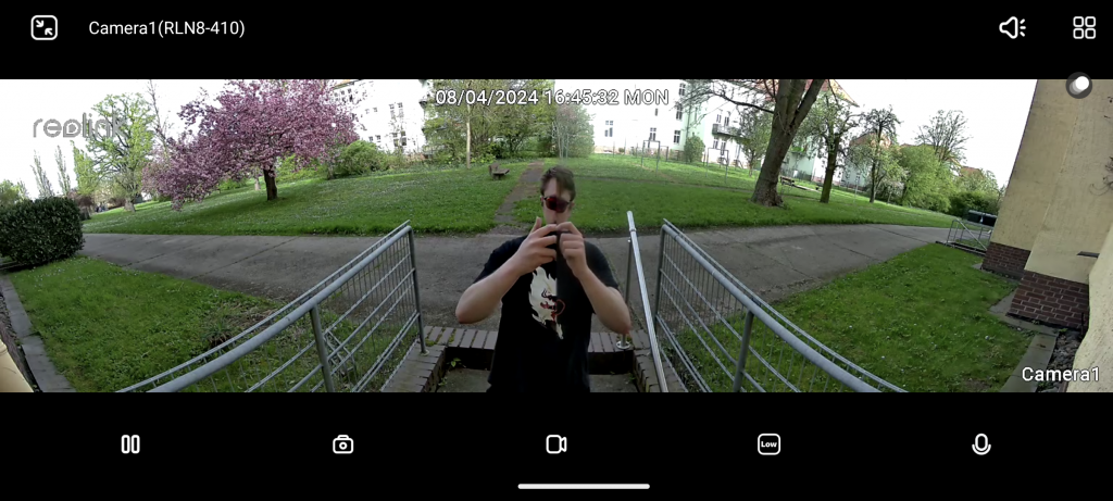 Reolink Duo 3 PoE M81L Überwachungskamera Probeaufnahme mit überlappender Bildmitte