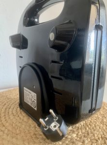 Russell Hobbs 24540-56 Sandwichmaker Nahaufnahme Kabelaufwicklung und Standfüße