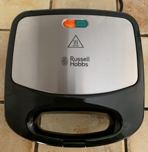 Russell Hobbs 24540-56 Sandwichmaker beim Aufheizen