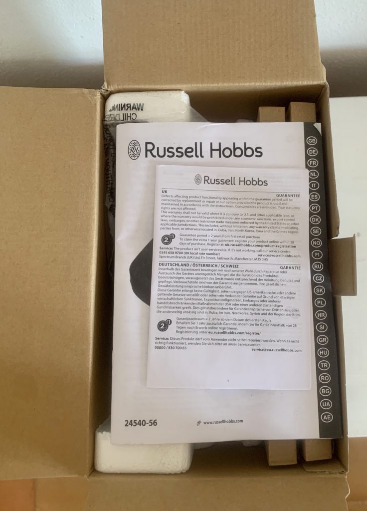 Russell Hobbs 24540-56 Sandwichmaker im geöffneten Karton von oben