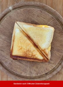 Russell Hobbs 24540-56 Sandwichmaker mit Sandwich nach 5 Minuten Zubereitungszeit