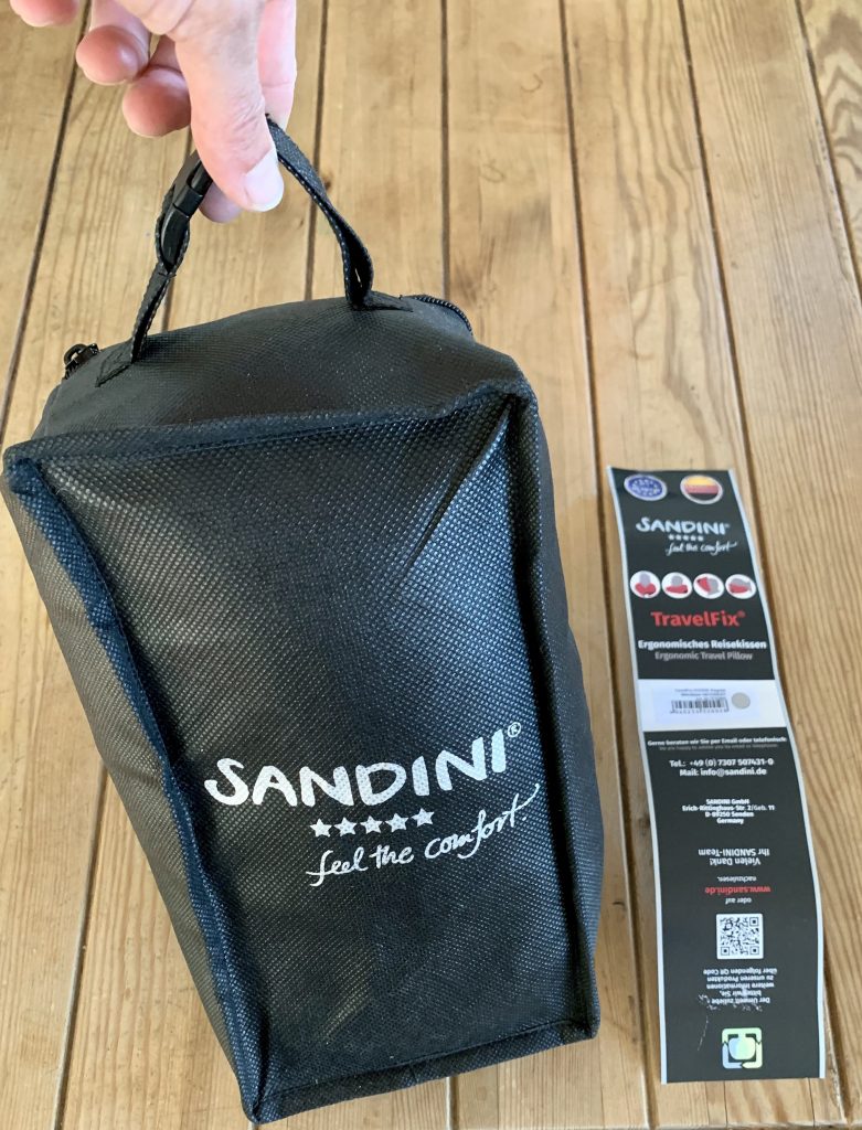SANDINI TravelFix Hoodie Nackenkissen in der Tragetasche