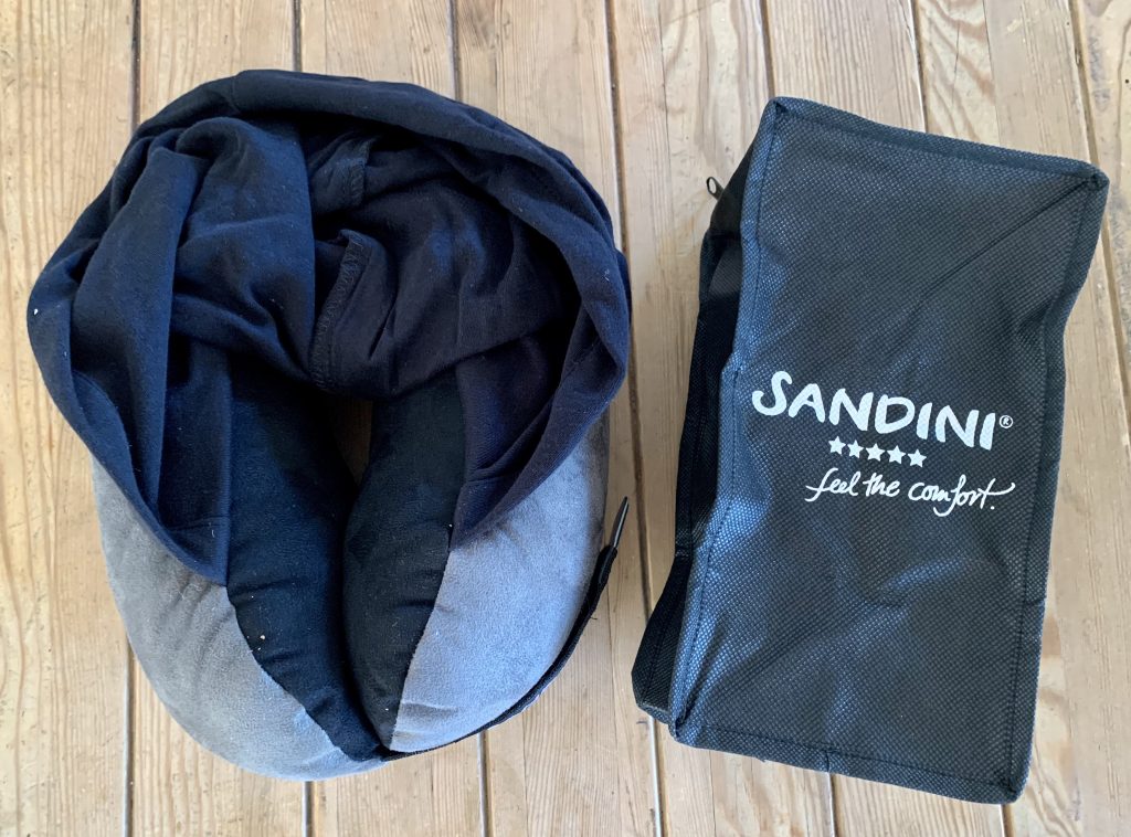SANDINI TravelFix Hoodie Nackenkissen mit Aufbewahrungstasche