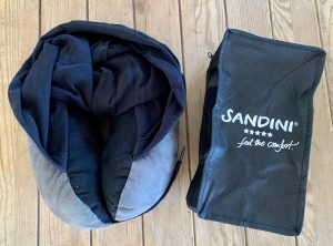 SANDINI TravelFix Hoodie Nackenkissen mit Aufbewahrungstasche
