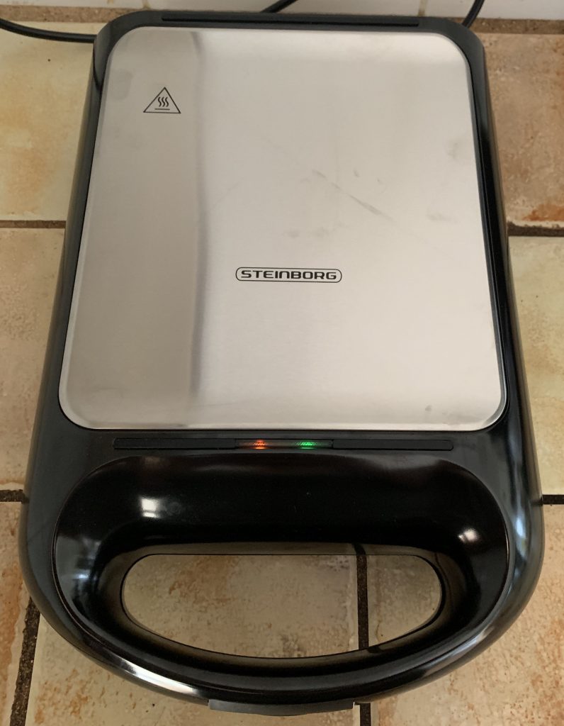 Steinborg XXL-Sandwichmaker beim Aufheizen