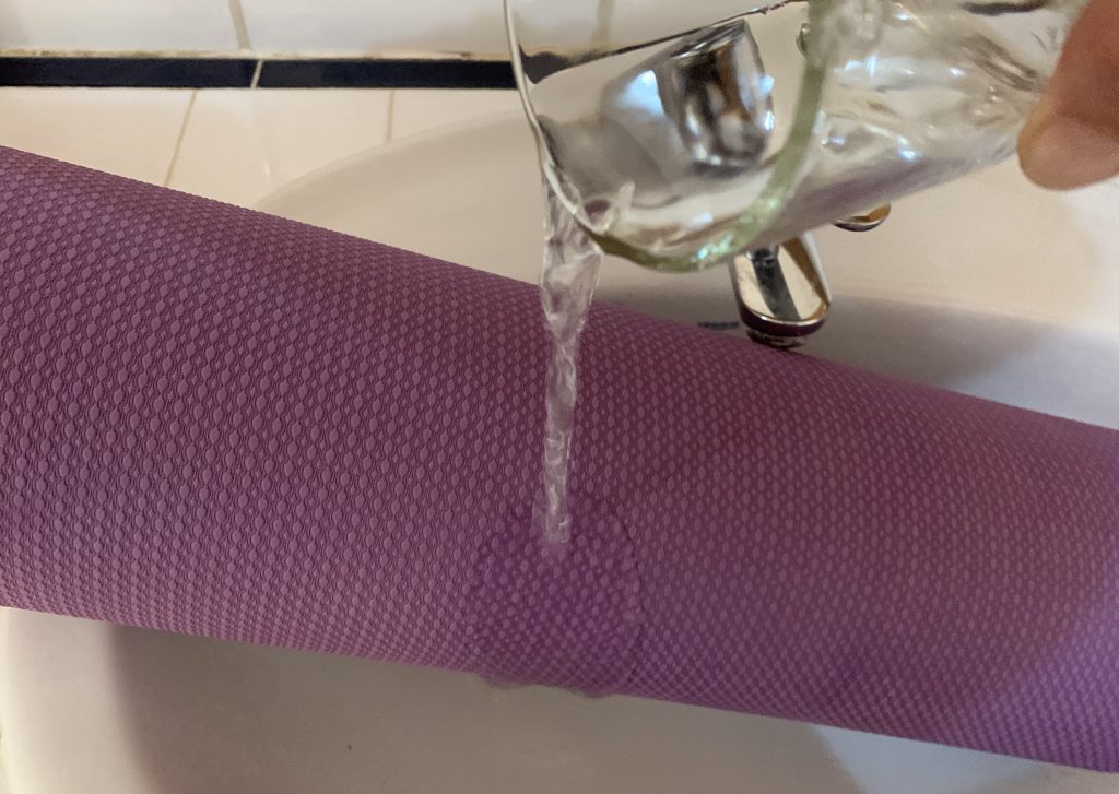 TOPLUS Gymnastikmatte Wassertest