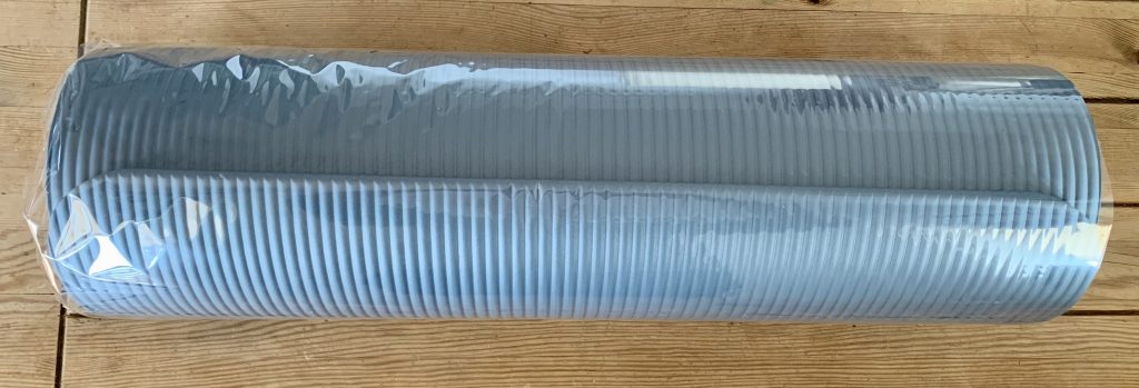 TRESKO HU-XI-201 Gymnastikmatte ausgepackt in der Schutzfolie