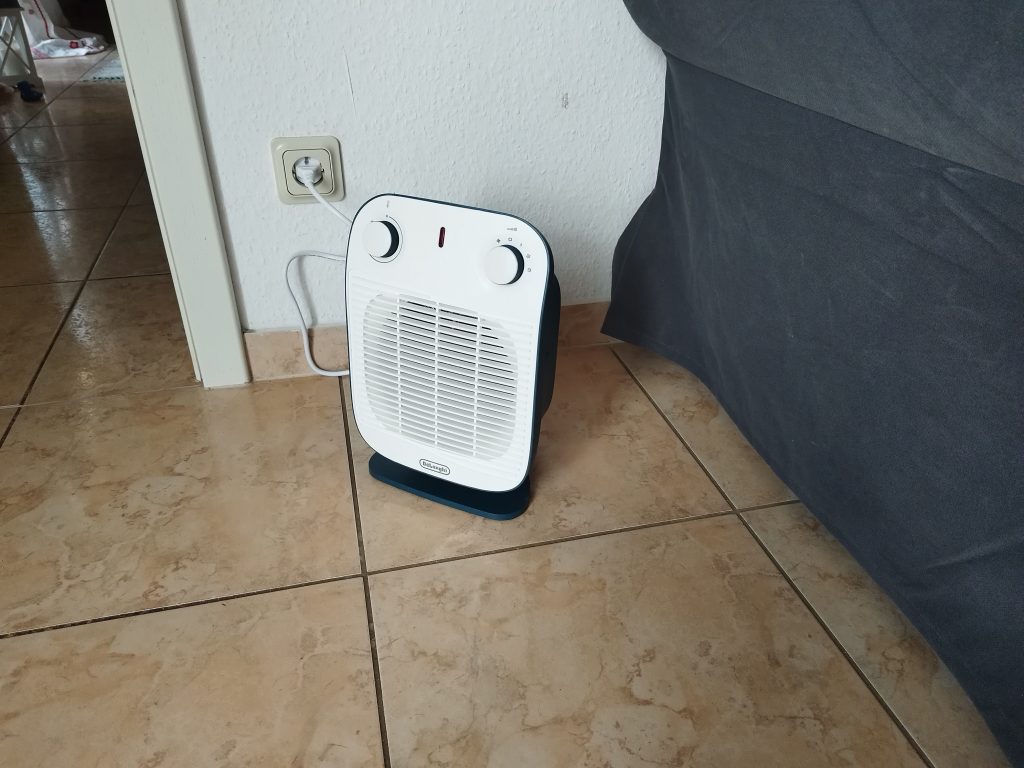 Titelbild-des-DeLonghi-HFS50B20.AV-Heizlüfters