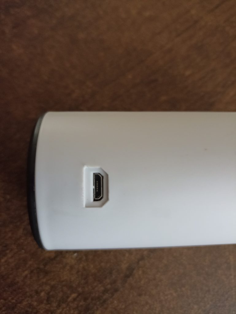 Uadme K02 Vakuumierer, Aufladeport für das Ladekabel