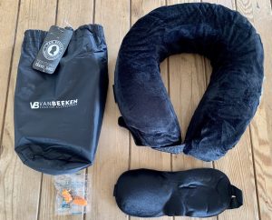VAN BEEKEN Nackenkissen ausgepackt mit Zubehör