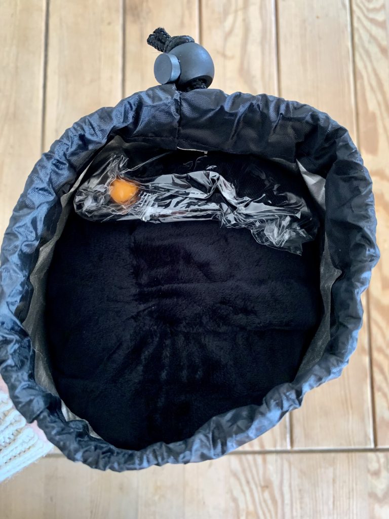 VAN BEEKEN Nackenkissen im geöffneten Beutel von oben