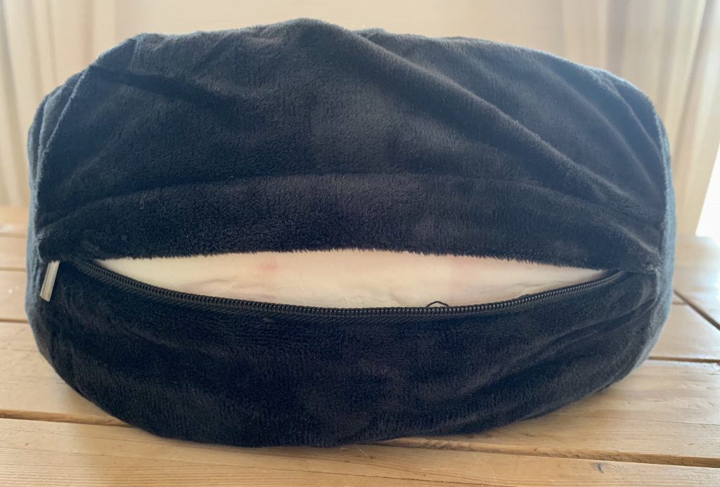 VAN BEEKEN Nackenkissen mit geöffnetem Reißverschluss