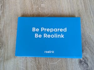 Verpackung der Anleitung und Aufkleber der Reolink Duo 3 PoE M81L Überwachungskamera