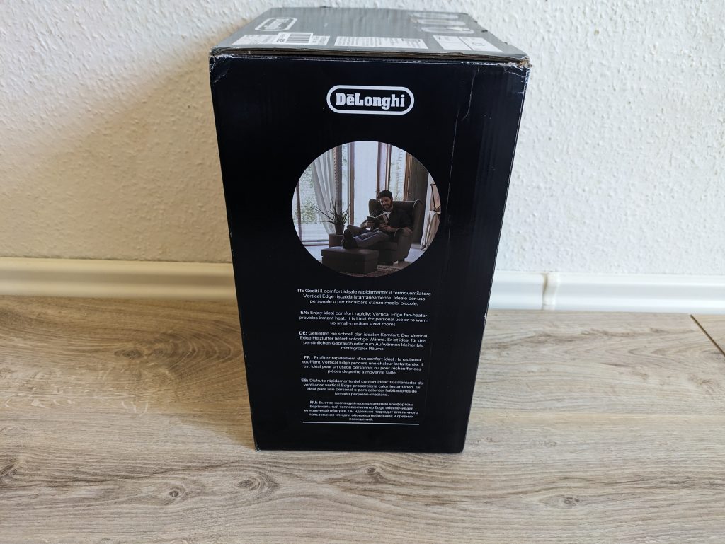 Verpackung des De’Longhi HFS50B20.AV Heizlüfters von der Seite
