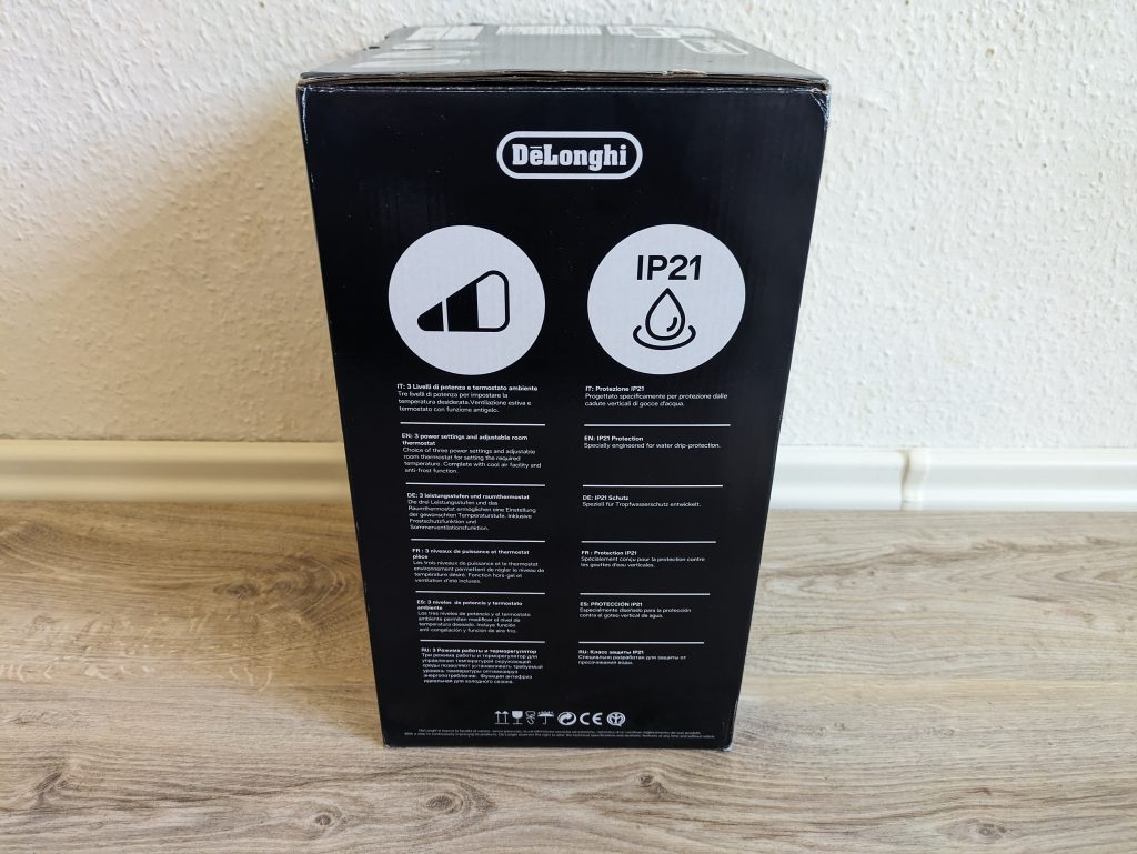 Verpackung des De’Longhi HFS50B20.AV Heizlüfters von der rechten Seite