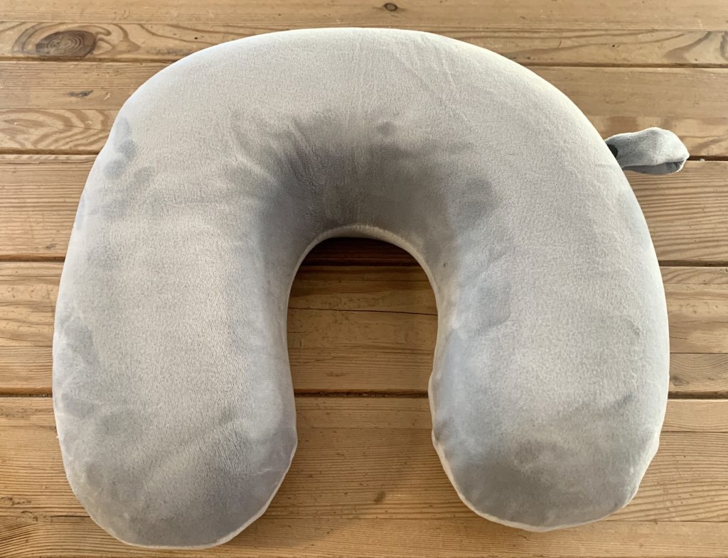 WELLGRO Nackenkissen in der Verpackung von oben