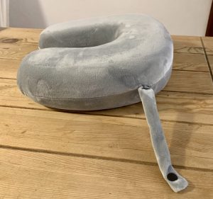 WELLGRO Nackenkissen mit geöffneter Trageschlaufe