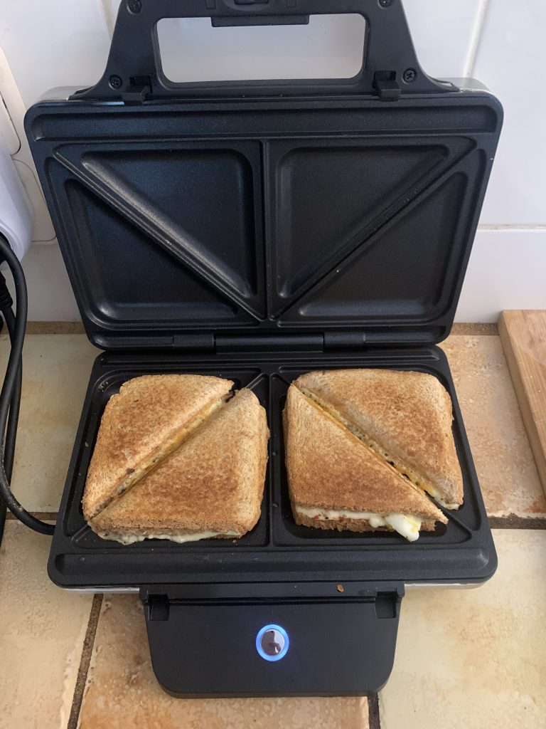 WMF Lono Sandwichmaker Vollkorntaost nach 3 Minuten Backzeit