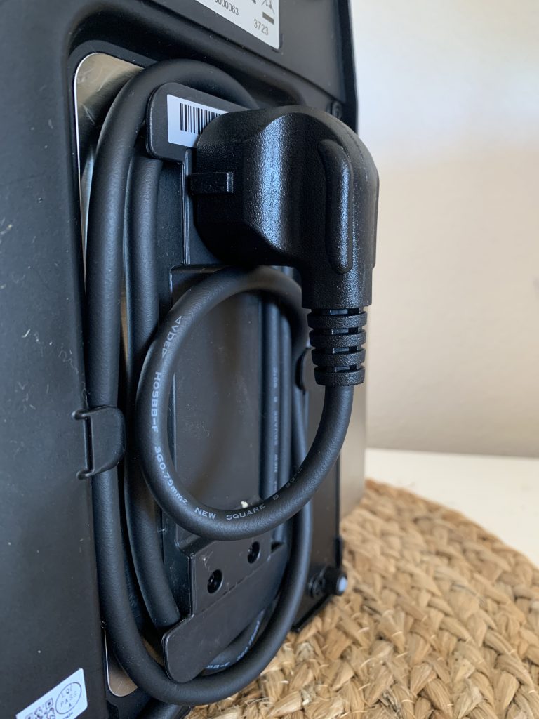 WMF Lono Sandwichmaker mit Stecker im Steckerfach