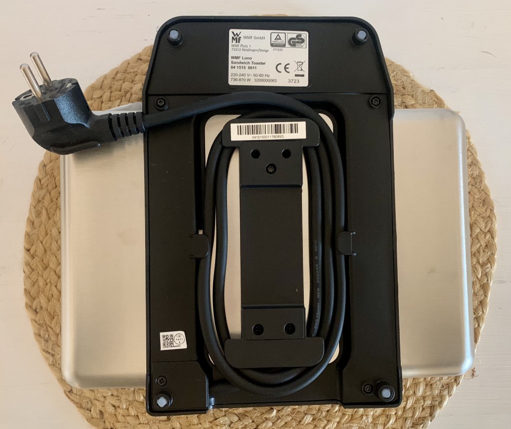 WMF Lono Sandwichmaker von unten mit aufgewickeltem Kabel