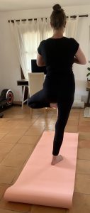 adidas-Yogamatte Praxistest Gleichgewichtsübung der Baum
