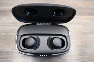 Tribit FlyingBuds 3 In-Ear-Kopfhörer Ladecase offen mit Höhrern
