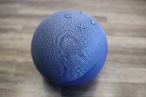 Amazon Echo Dot 5 Lautsprecher Seite