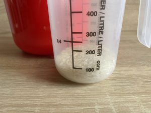 Sistema Microwave Reiskocher Reis im Messbecher