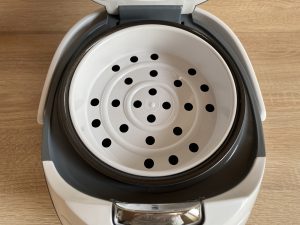 YumAsia Panda Reiskocher Detail Dampfgareinsatz
