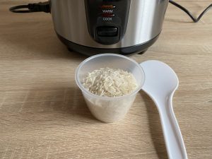 Suntec RKO-9974 Thùy-Denise Reiskocher Reis im Messbecher