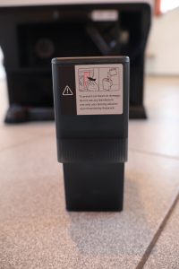 Roborock S8 MaxV Ultra Saug-Wisch-Roboter Behälter für Reinigungsflüssigkeit seitlich
