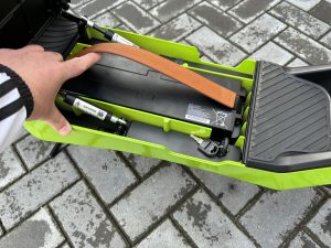 17_streetbooster_pollux_lederriemen-am-akku