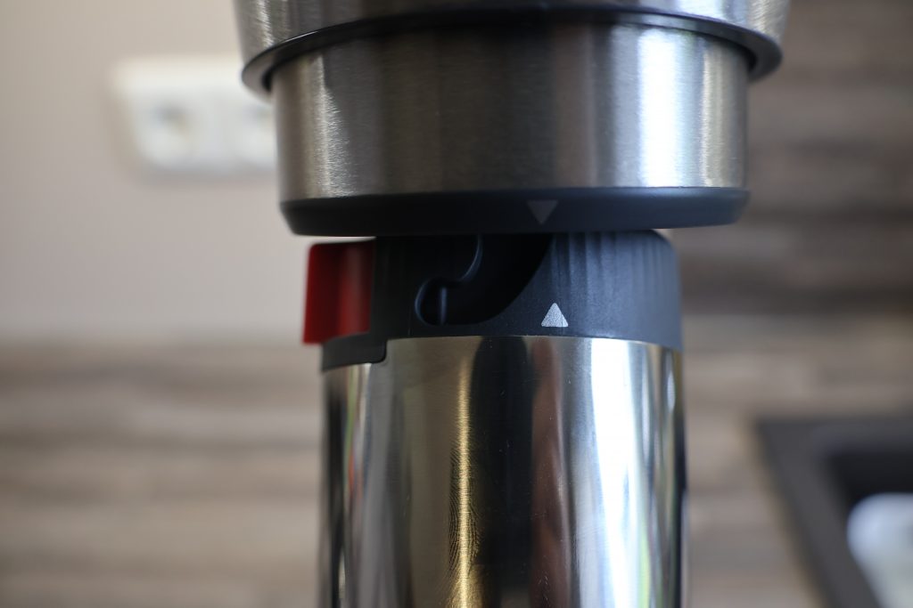 Sage InFizz Fusion Wassersprudler Eindrehen