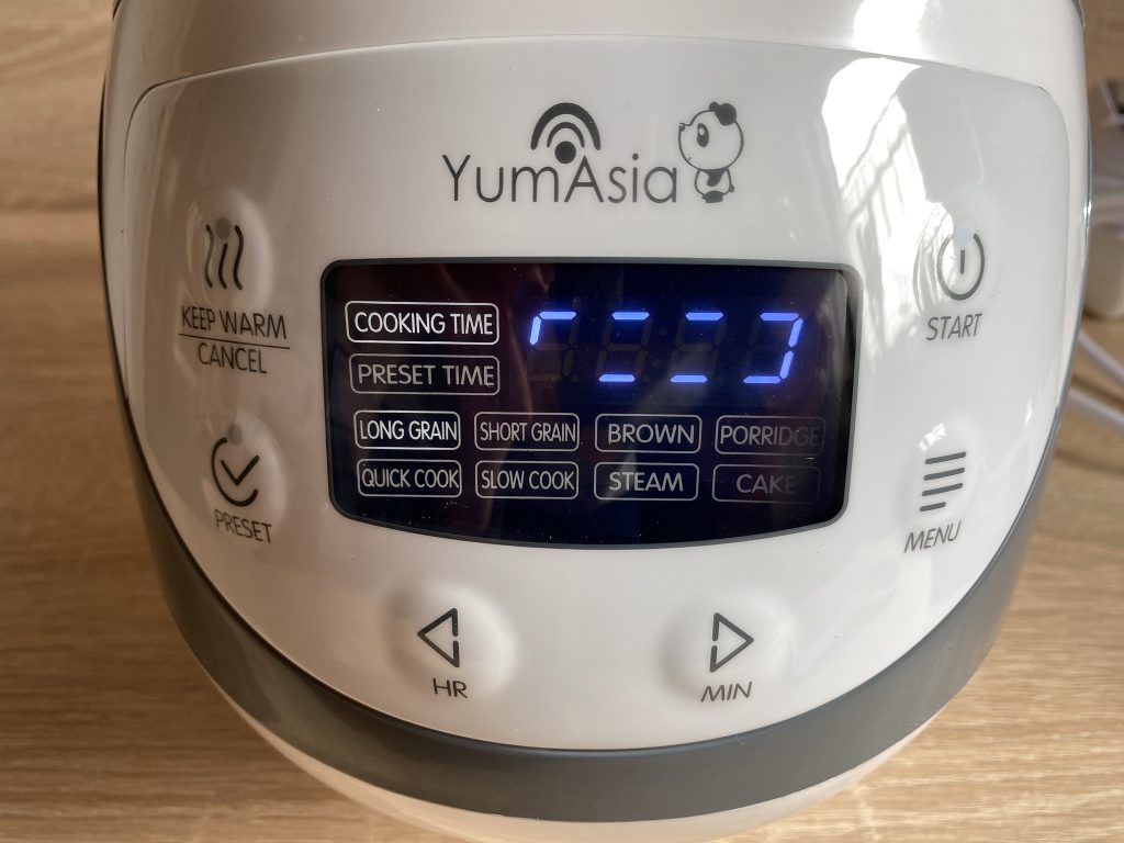 YumAsia Panda Reiskocher beim Kochen