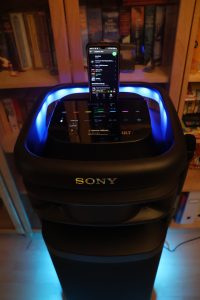 Sony ULT Tower 10 Lautsprecher mit Handy