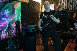 Sony ULT Tower 10 Lautsprecher Gitarrist