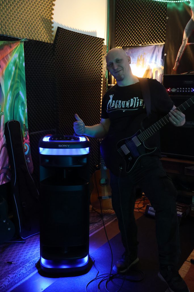 Sony ULT Tower 10 Lautsprecher Gitarrist