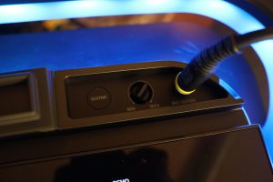 Sony ULT Tower 10 Lautsprecher Gitarre angeschlossen