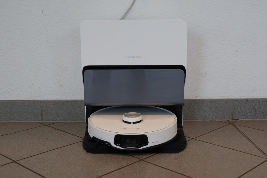 Roborock S8 MaxV Ultra Saug-Wisch-Roboter Robbie in Station