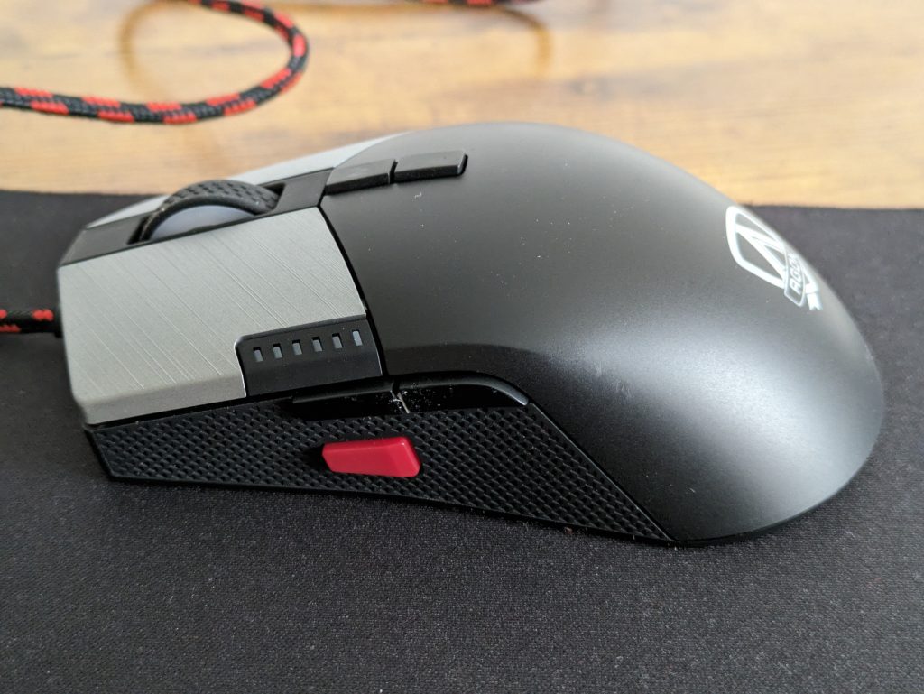AOC Agon AGM700 Gaming-Maus von der rechten Seite