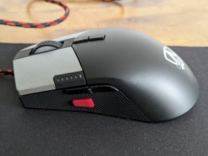 AOC Agon AGM700 Gaming-Maus von der rechten Seite