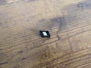 Abnehmbare Taste der Logitech G502 X PLUS Gaming-Maus von unten