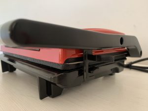 Aigostar 300000HHH Kontaktgrill Nahaufnahme Deckelverrieglung
