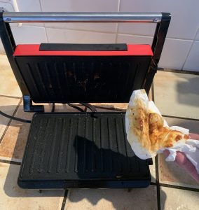 Aigostar 300000HHH Kontaktgrill Reinigung der Platten