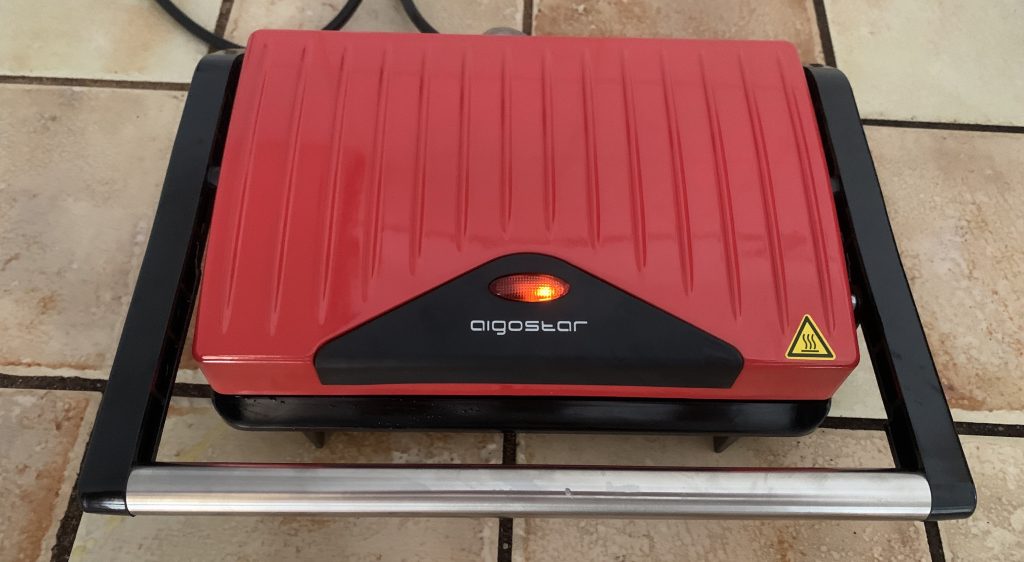 Aigostar 300000HHH Kontaktgrill beim Aufheizen