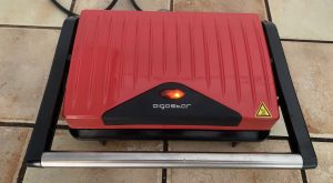 Aigostar 300000HHH Kontaktgrill beim Aufheizen