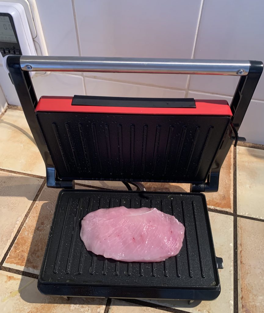 Aigostar 300000HHH Kontaktgrill mit frisch eingelegtem Grillgut
