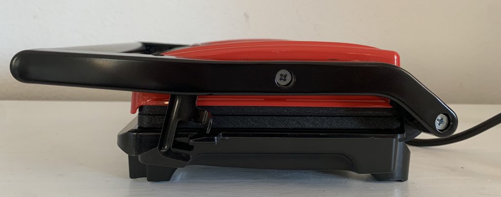 Aigostar 300000HHH Kontaktgrill von der Seite