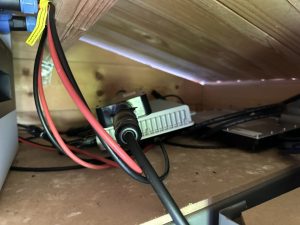 Angeschlossene Speicher des Sunlit 800 Watt Easy Switch Balkonkraftwerk-Sets inklusive Speicher 2150 kW